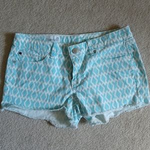 Gap 26 Aztec print cutoff short